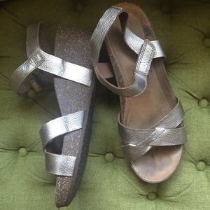 Clarks Silver Cork Bed Wedge Sandals Sz 
